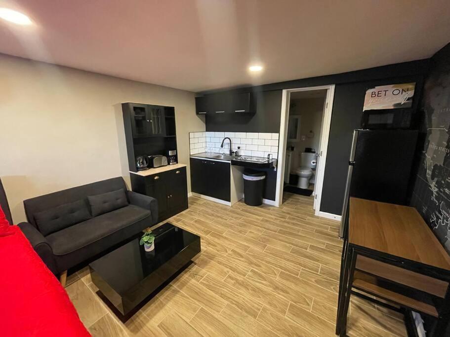 New Midtown Modern Studio With Backyard Phoenix Exteriör bild