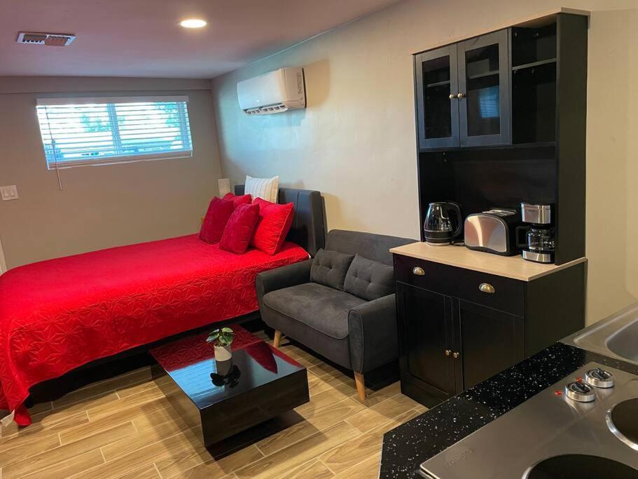 New Midtown Modern Studio With Backyard Phoenix Exteriör bild