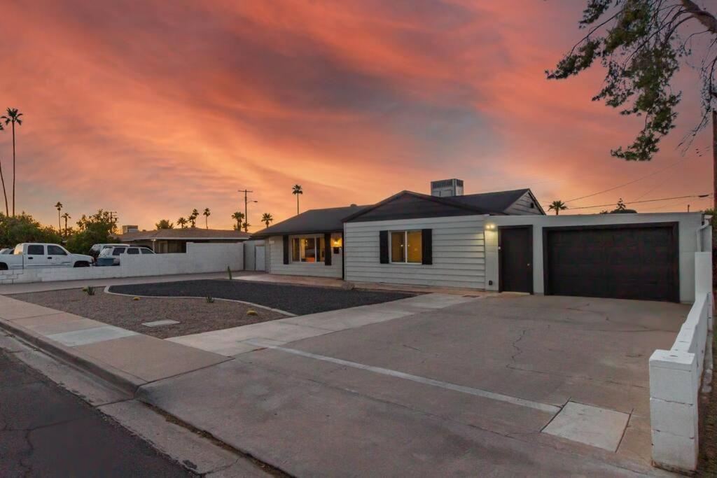New Midtown Modern Studio With Backyard Phoenix Exteriör bild